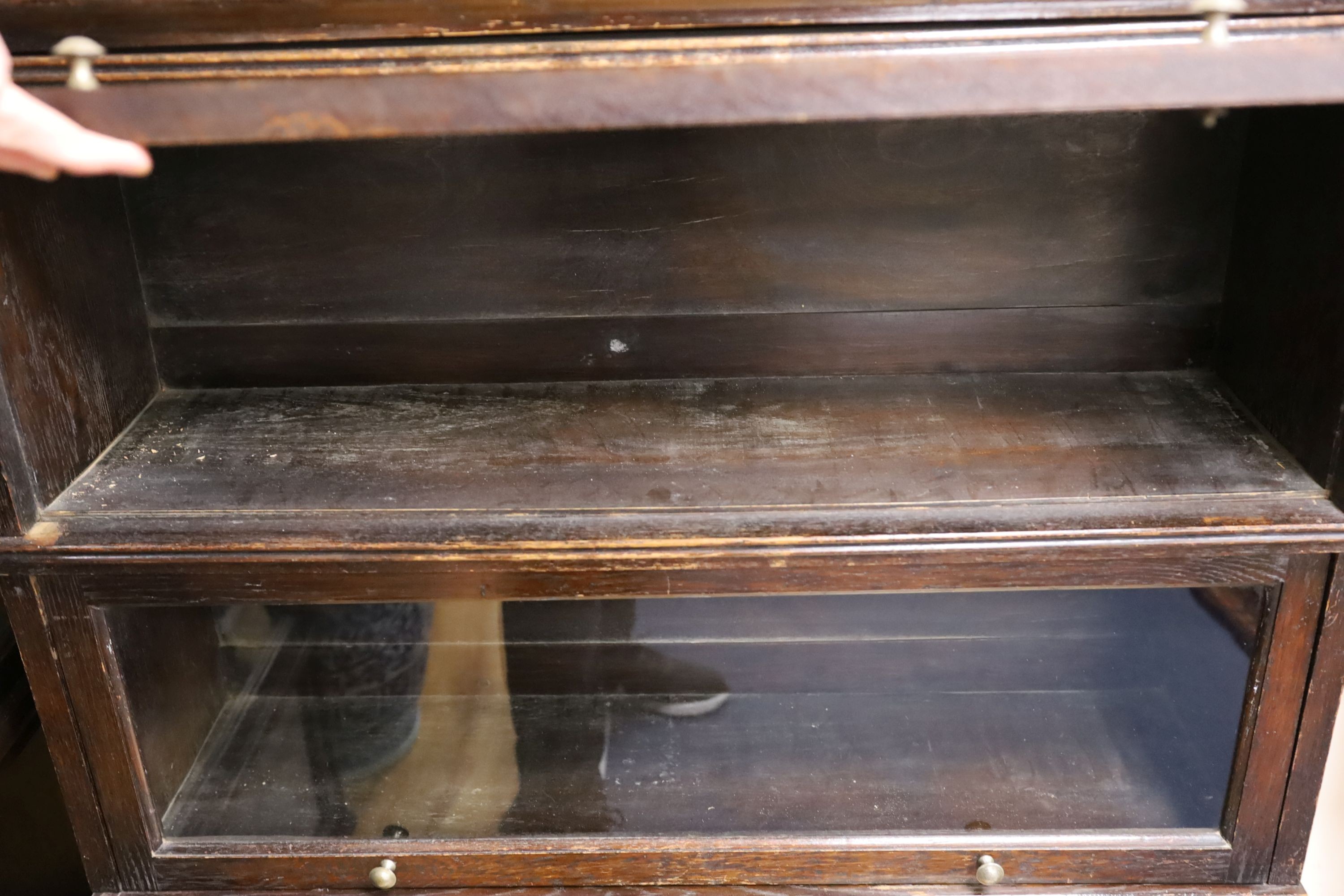 A Globe Wernicke style three section oak bookcase, length 86cm, depth 26cm, height 116cm
